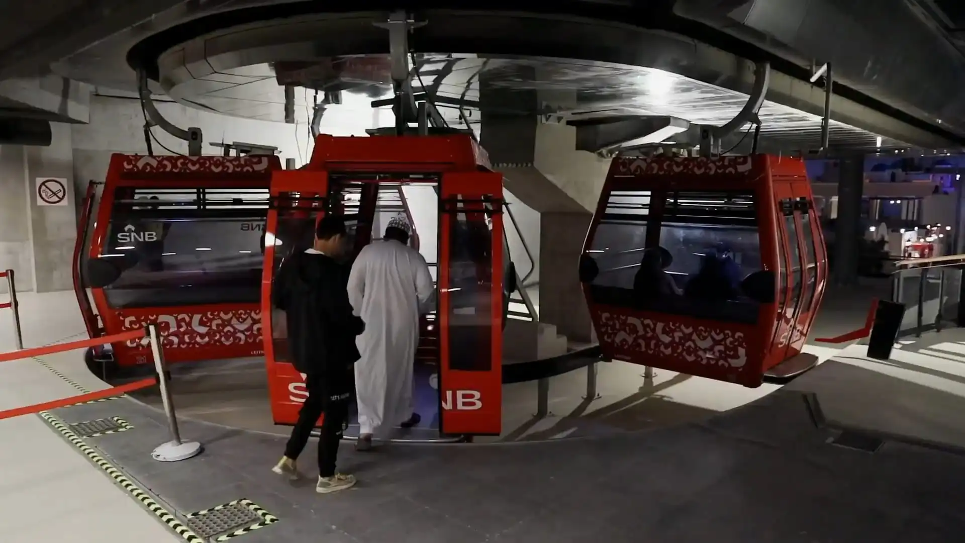 Boulevard World cable car over international zones and lights