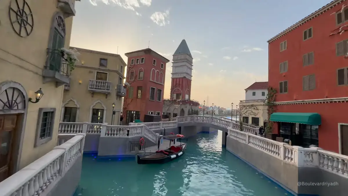 Enjoy a Perfect Venice Evening at The Italian Replica Site